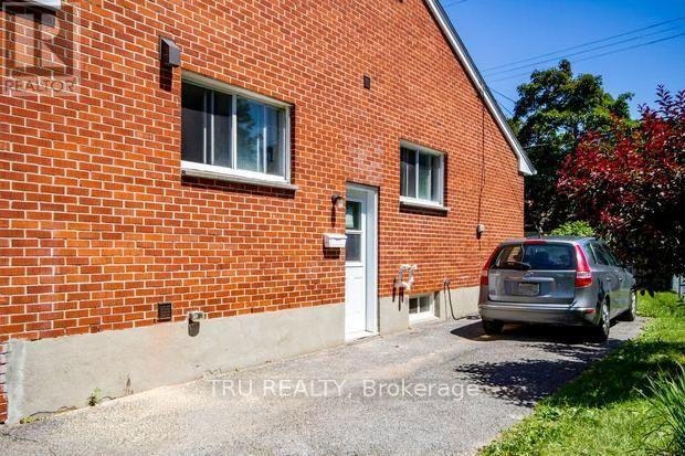 B-2430 Iris Street, Ottawa, ON, K2C 1C6 - 2