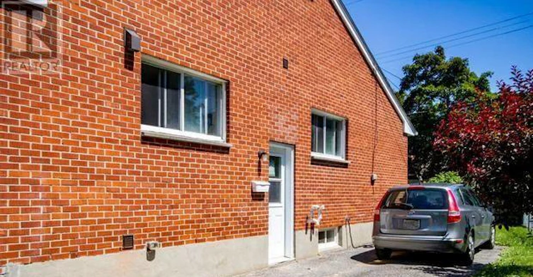 B-2430 Iris Street, Ottawa, ON, K2C 1C6 - 2