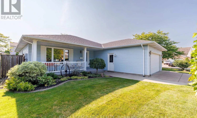 15 Foxhill Crescent