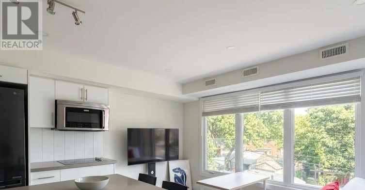 4-1175 Dovercourt Road, Toronto, ON, M6H 2Y1