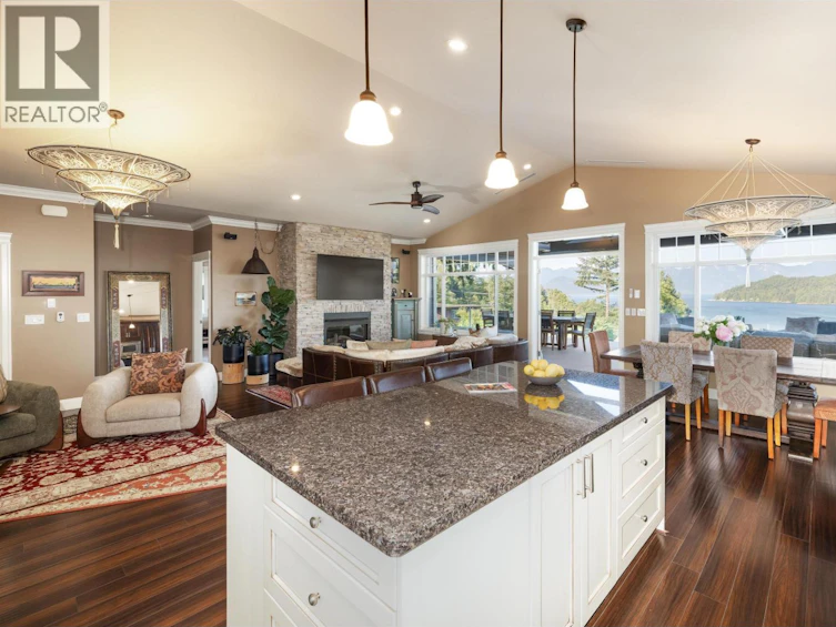 586-588 NORTH Fletcher Road, Gibsons, BC, V0N 1V9 - 9