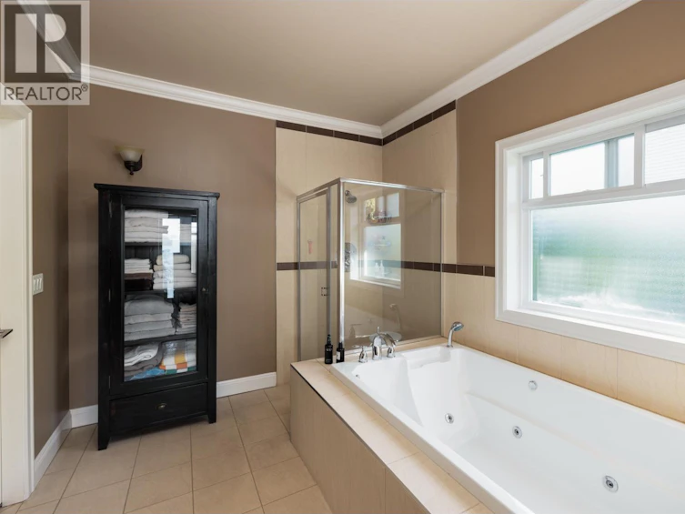 586-588 NORTH Fletcher Road, Gibsons, BC, V0N 1V9 - 16