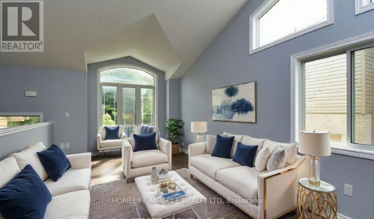 UPPER-7733 Oldfield Road, Niagara Falls, ON, L2G 0H6 - 2