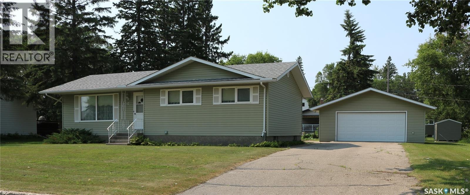 1110 Carleton Street, Moosomin, SK, S0G 3N0
