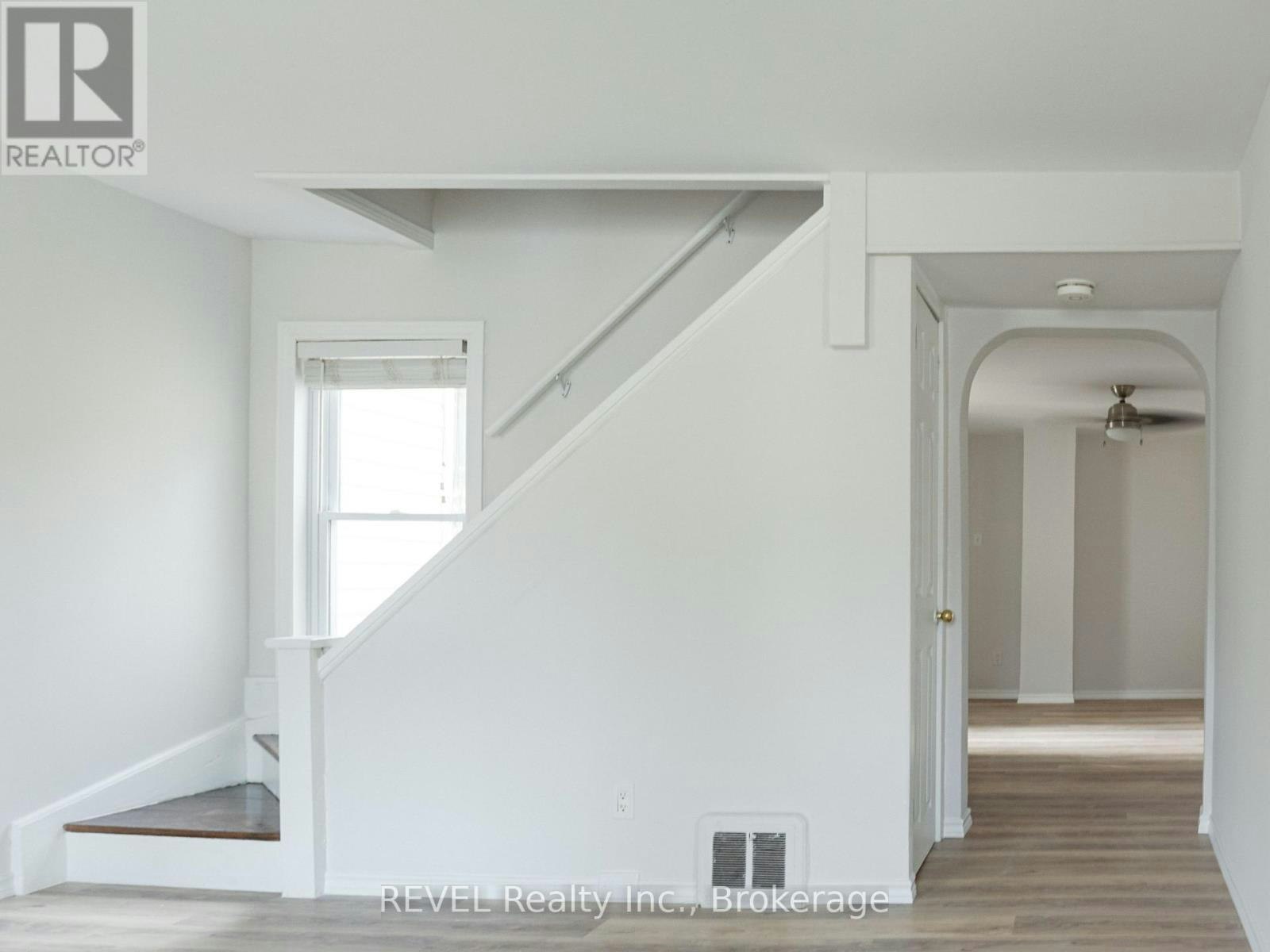 389 Glendale Avenue, St. Catharines, ON, L2T 1C3 - 4