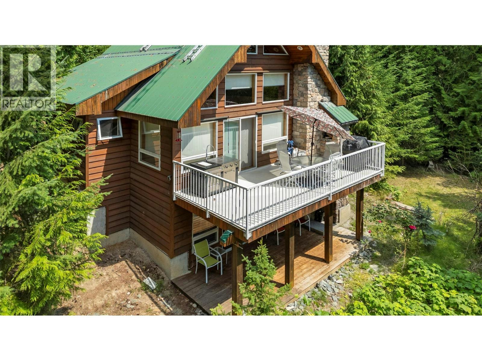 7621 Hudson Road, Anglemont, BC, V0E 1M8