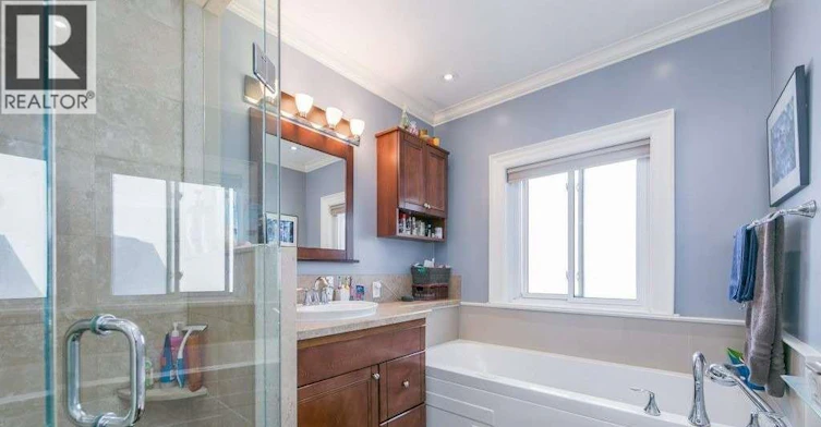 76 Redwood Avenue, Toronto, ON, M4L 2S6 - 8