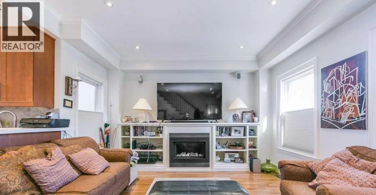 76 Redwood Avenue, Toronto, ON, M4L 2S6 - 2