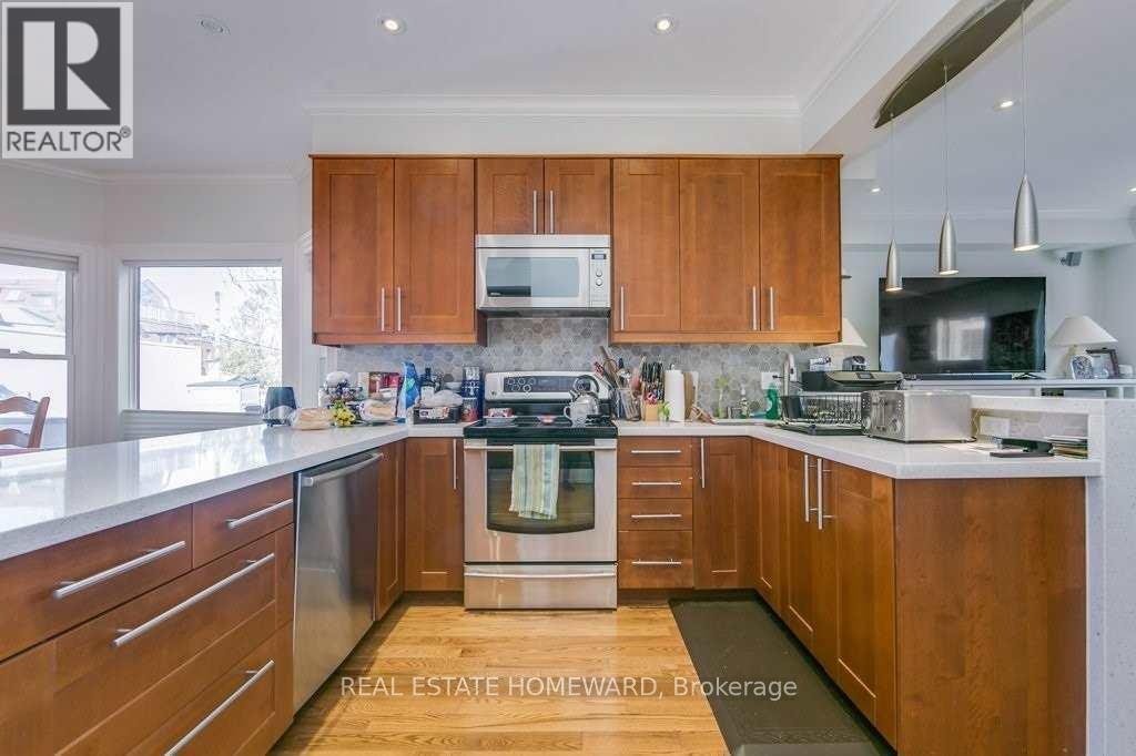 76 Redwood Avenue, Toronto, ON, M4L 2S6 - 3