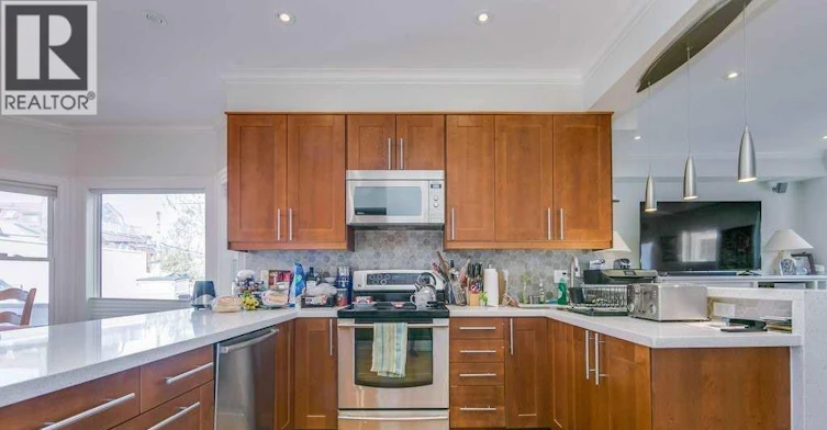 76 Redwood Avenue, Toronto, ON, M4L 2S6 - 3
