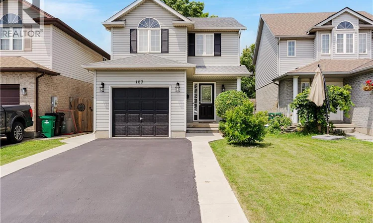 102 Chateau Crescent