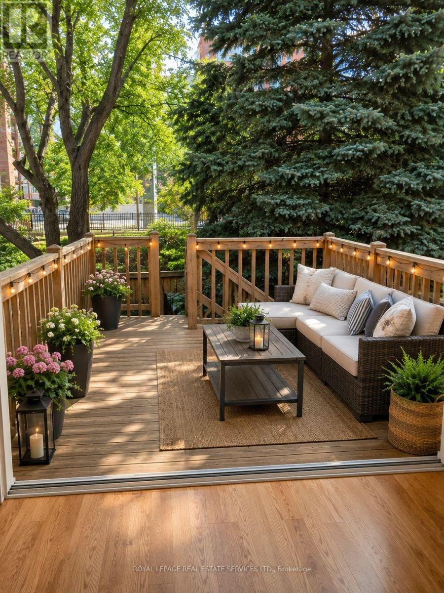 67-1575 South Parade Court, Mississauga, ON, L5M 6E9