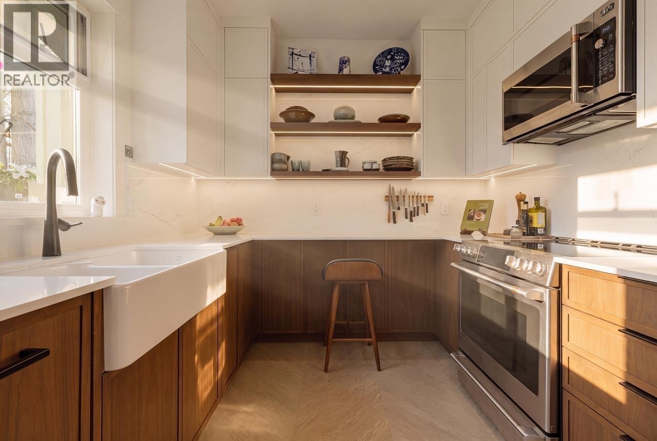 361 W 11th Avenue, Vancouver, BC, V5Y 1T3