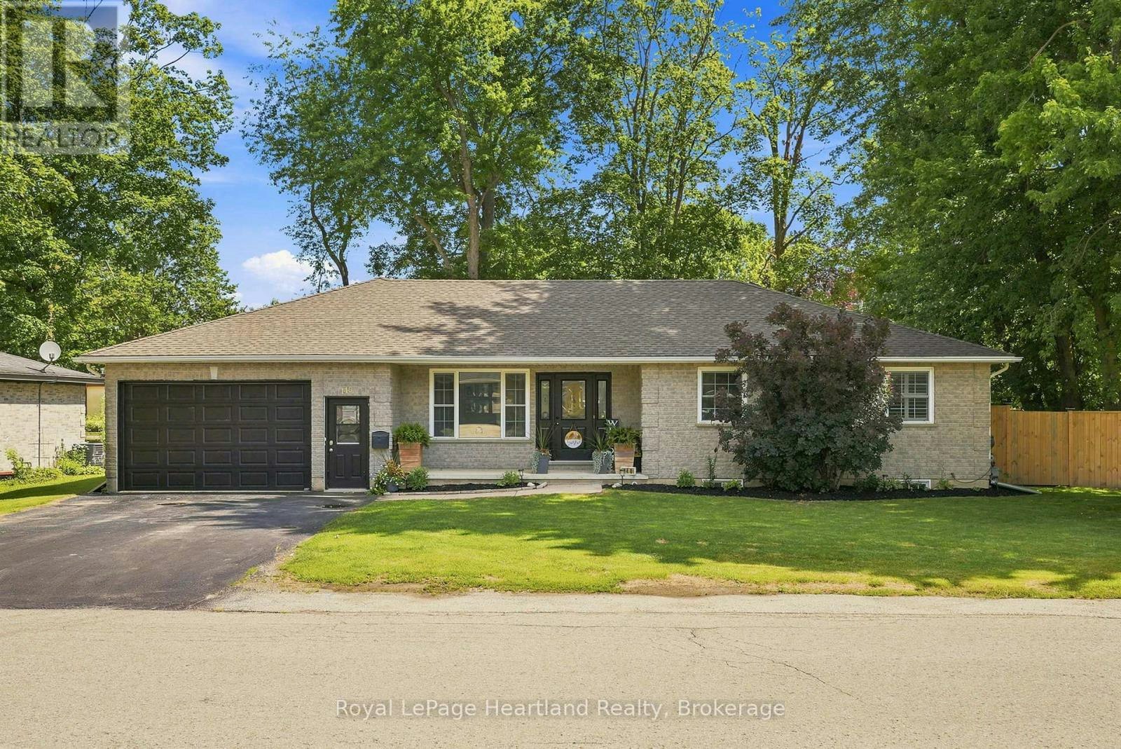 140 John Street N, Minto, ON, N0G 1Z0