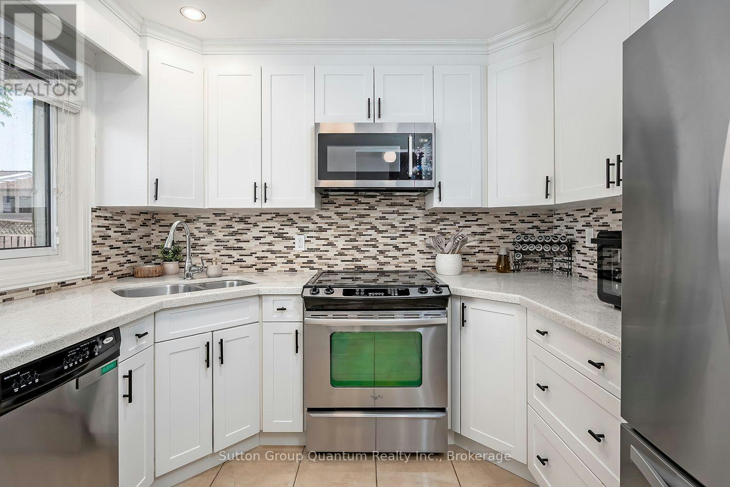 24-61 Sarah Lane, Oakville, ON, L6L 3V2 - 2