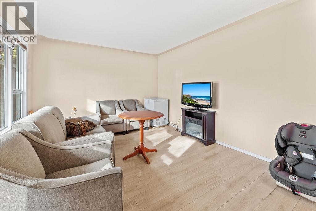 2310 Greenfield Avenue, Kamloops, BC, V2B 4P4 - 6
