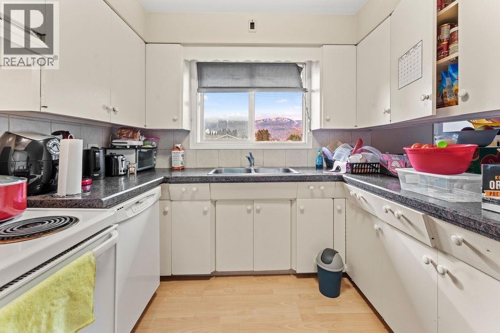 2310 Greenfield Avenue, Kamloops, BC, V2B 4P4 - 9