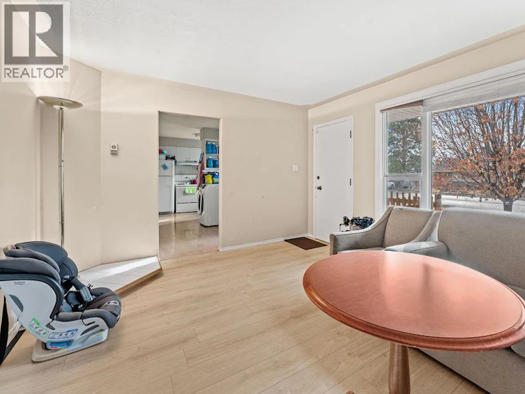 2310 Greenfield Avenue, Kamloops, BC, V2B 4P4 - 5