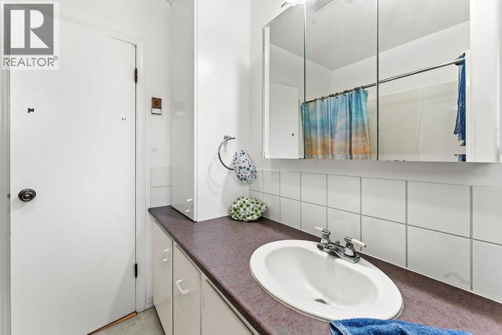 2310 Greenfield Avenue, Kamloops, BC, V2B 4P4 - 17