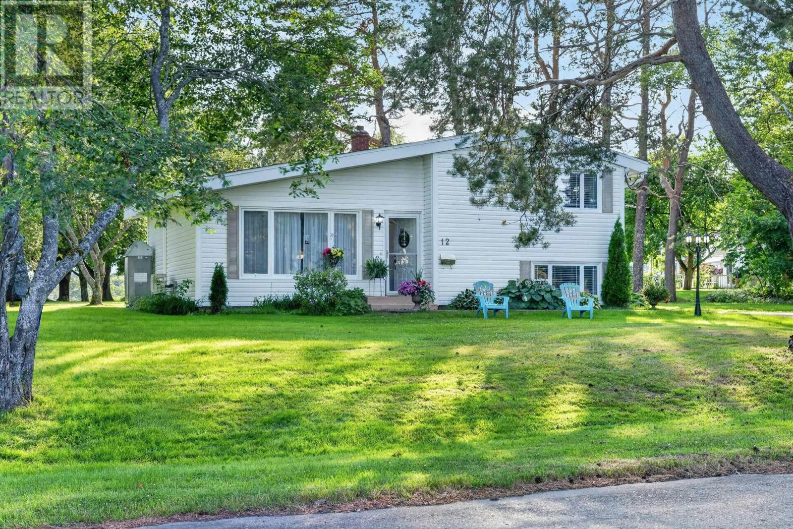 12 Roselle Street, Sydney River, NS, B1S 1G9