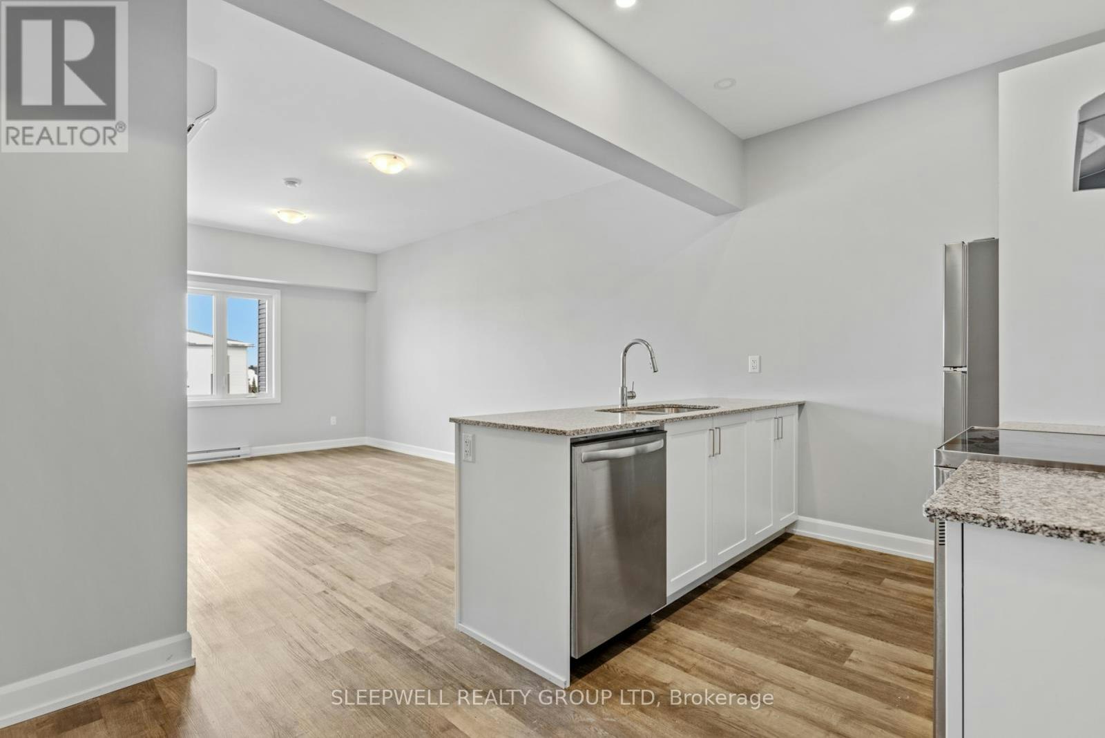 302-979 Russell Road NORTH, Russell, ON, K4R 0L9 - 3