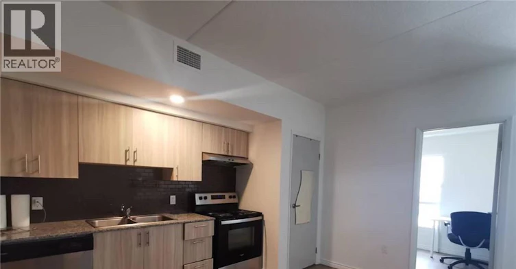 H303-275 Larch Street, Waterloo, ON, N2L 0J5 - 2