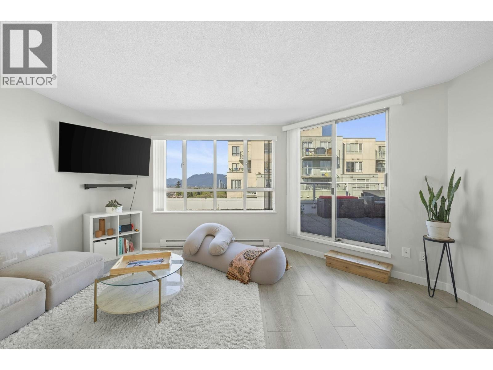 1208-3455 Ascot Place, Vancouver, BC, V5R 6B7