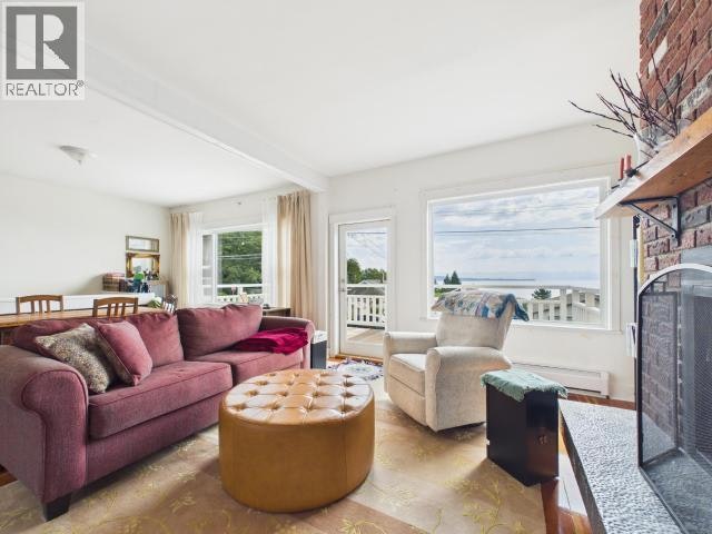 5370 Laburnum Avenue - 2
