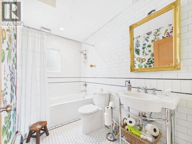 5370 Laburnum Avenue, Powell River, BC - 16
