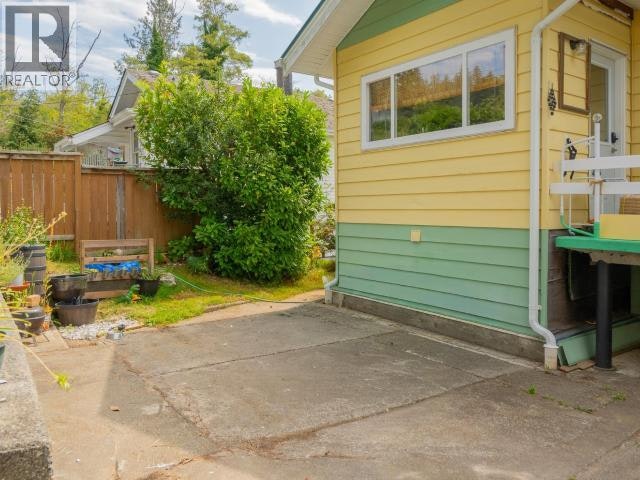 5370 Laburnum Avenue, Powell River, BC - 38