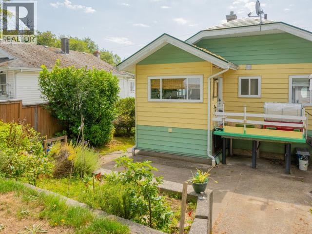 5370 Laburnum Avenue, Powell River, BC - 35