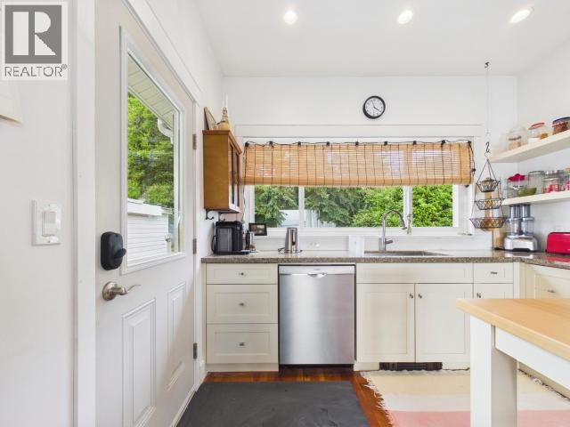 5370 Laburnum Avenue, Powell River, BC - 6