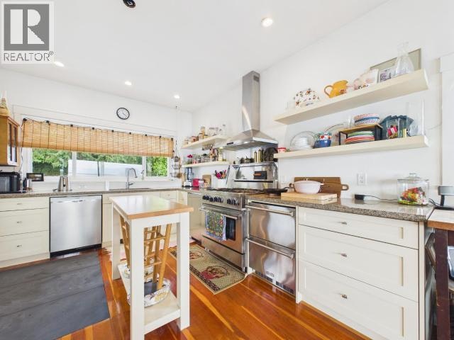 5370 Laburnum Avenue, Powell River, BC - 8