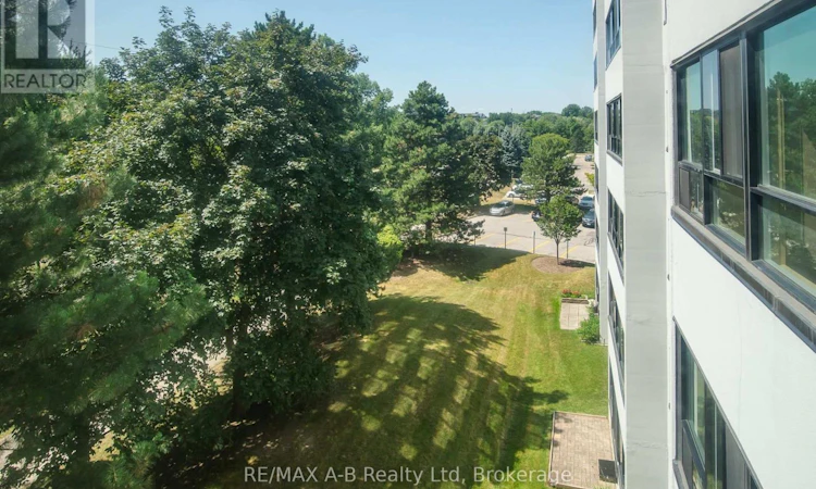 407-600 Grenfell Drive W
