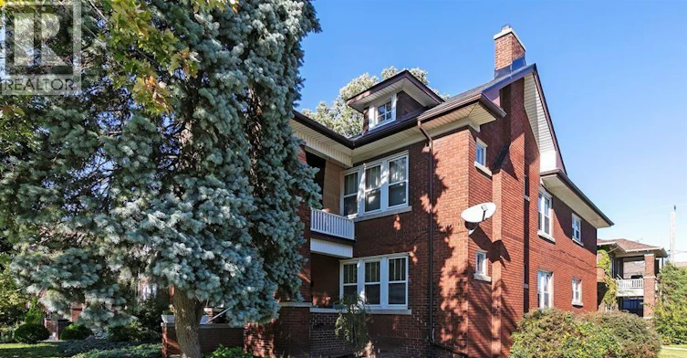 1596 Victoria, Windsor, ON, N8X 1P5