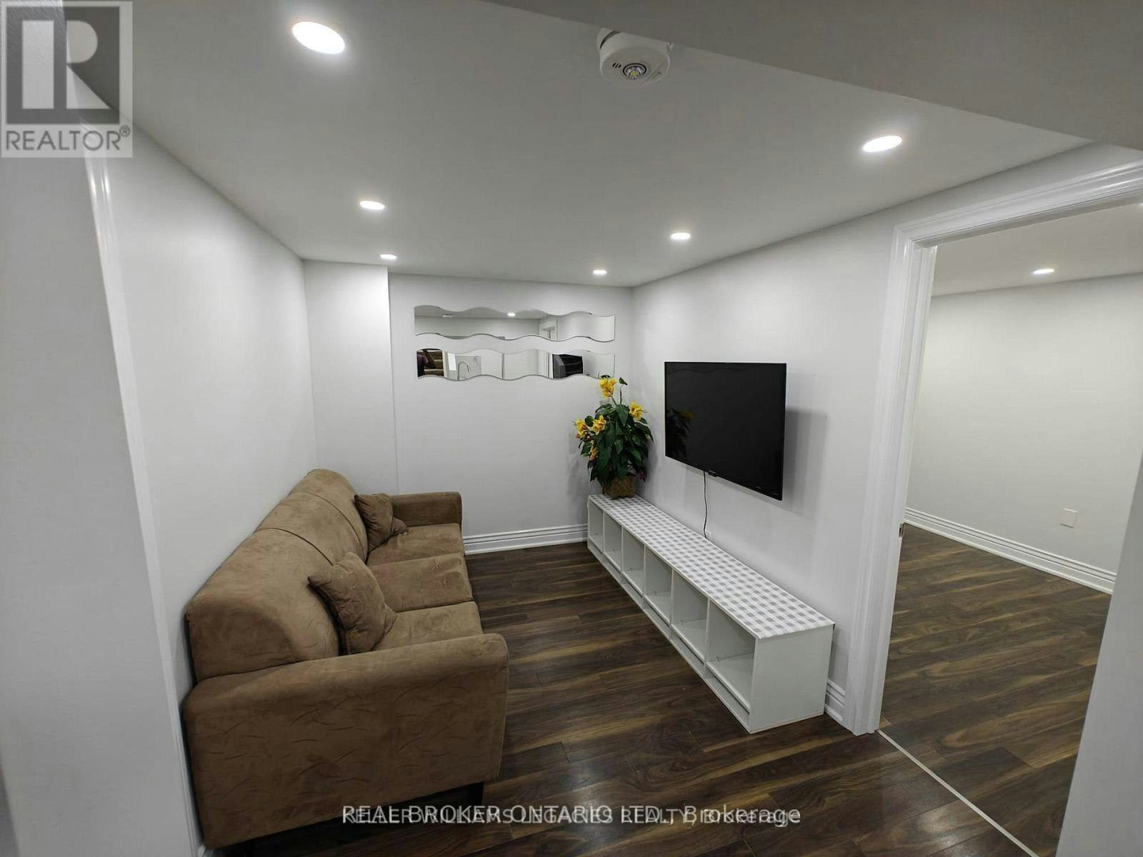 47 Rotary Drive, Toronto, ON, M1B 2J2 - 43