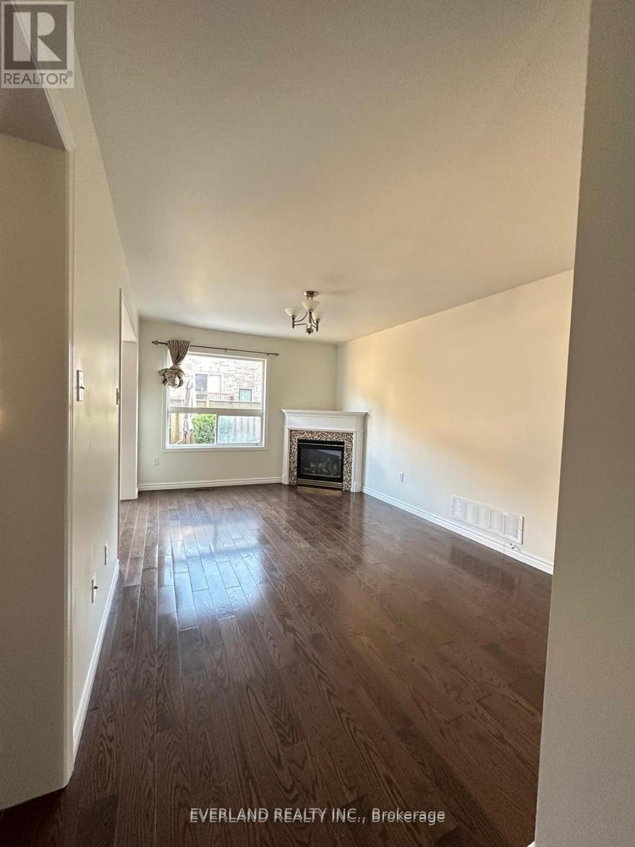 7 Bassett Avenue, Richmond Hill, ON, L4B 4M8 - 3