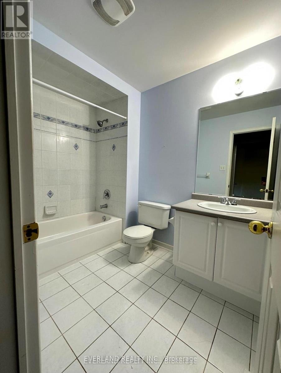 7 Bassett Avenue, Richmond Hill, ON, L4B 4M8 - 4