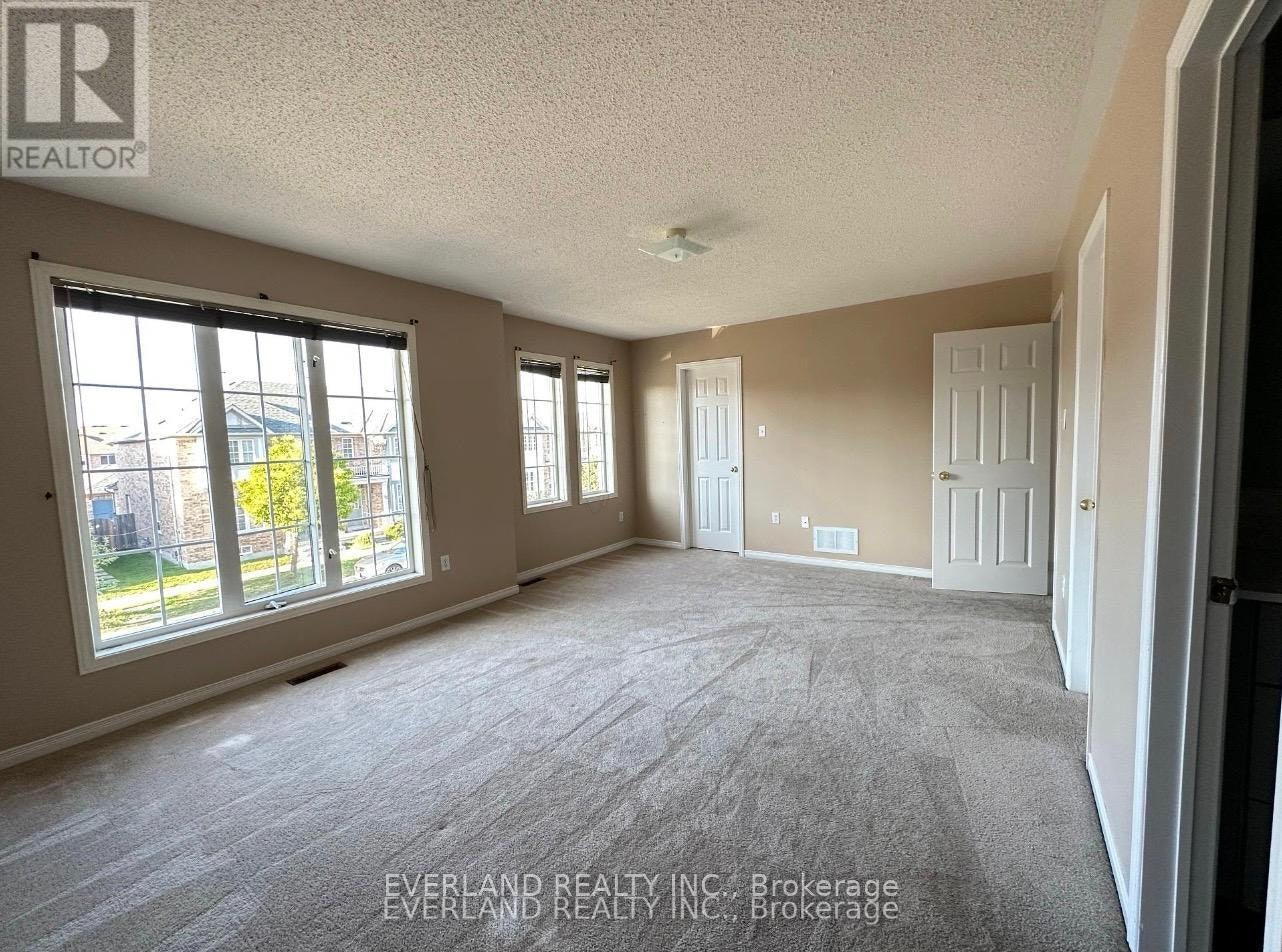 7 Bassett Avenue, Richmond Hill, ON, L4B 4M8 - 7