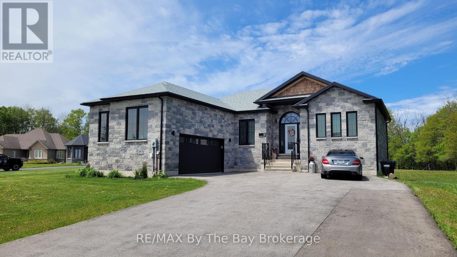 16 Walnut Drive, Wasaga Beach, ON, L9Z 0A9