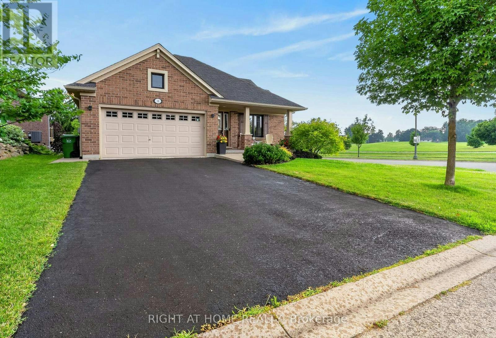 2 Noble Lane, St. Thomas, ON, N5R 0C4