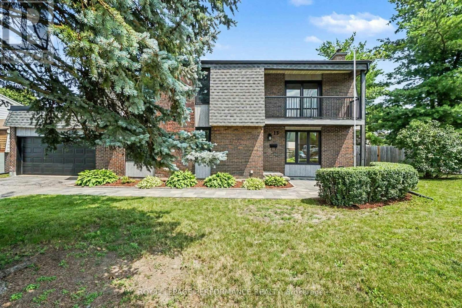13 Elvaston Avenue, Ottawa, ON, K2G 3T2