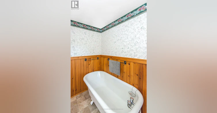 129 Adelaide Street, Port Colborne, ON, L3K 2W4 - 8