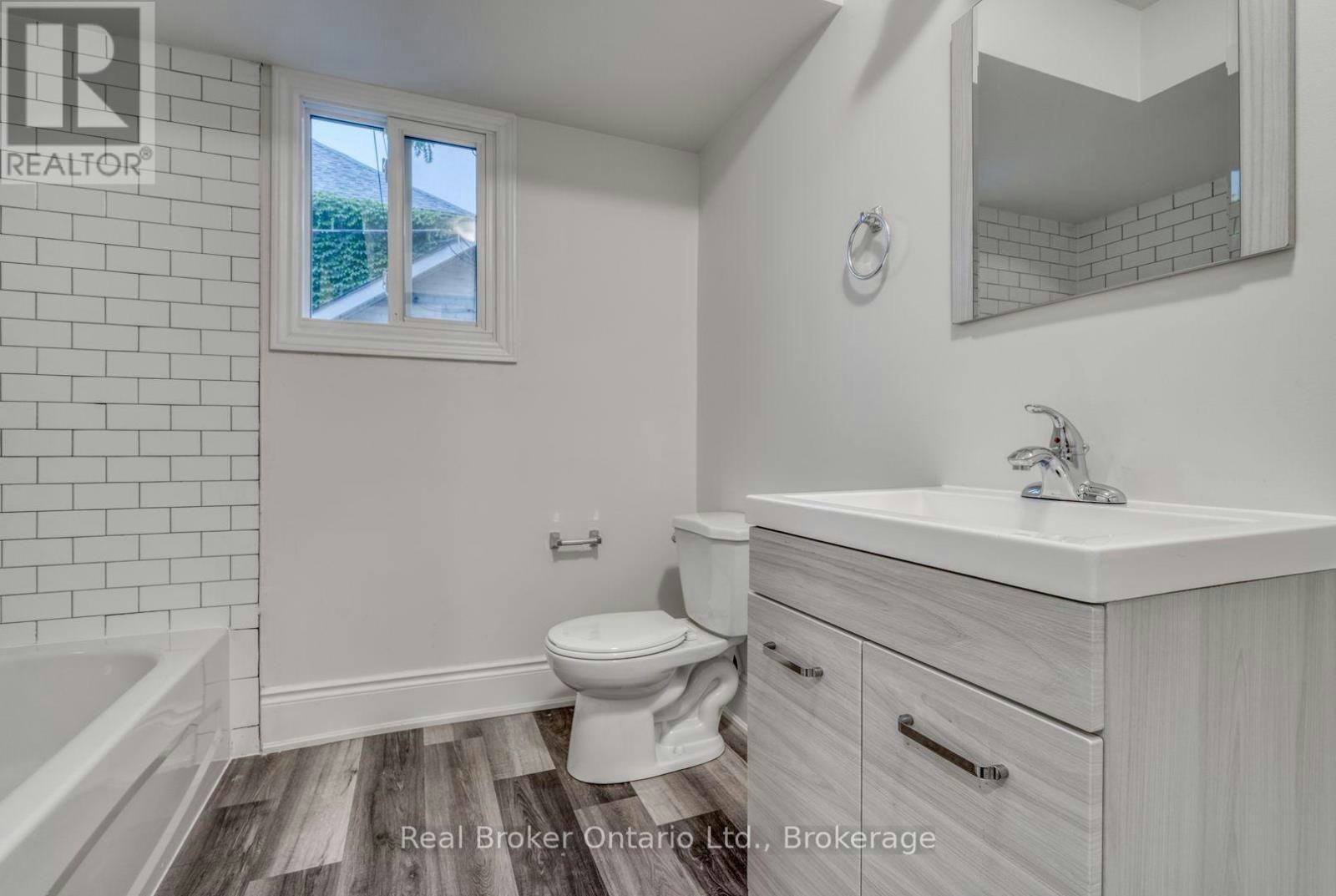1-220 Caroline Street S, Hamilton, ON, L8P 3L4 - 17