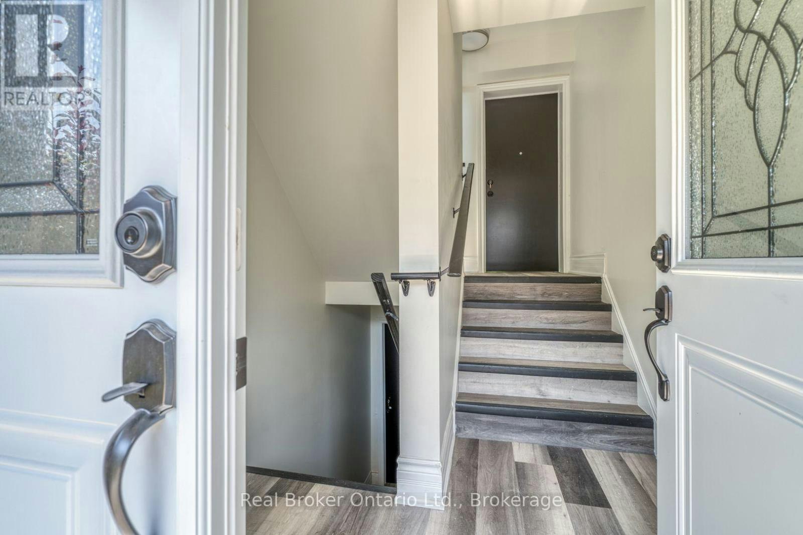 1-220 Caroline Street S, Hamilton, ON, L8P 3L4 - 3
