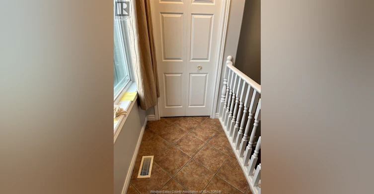 4207 Whiskey Avenue, Windsor, ON, N9G 3B2 - 2