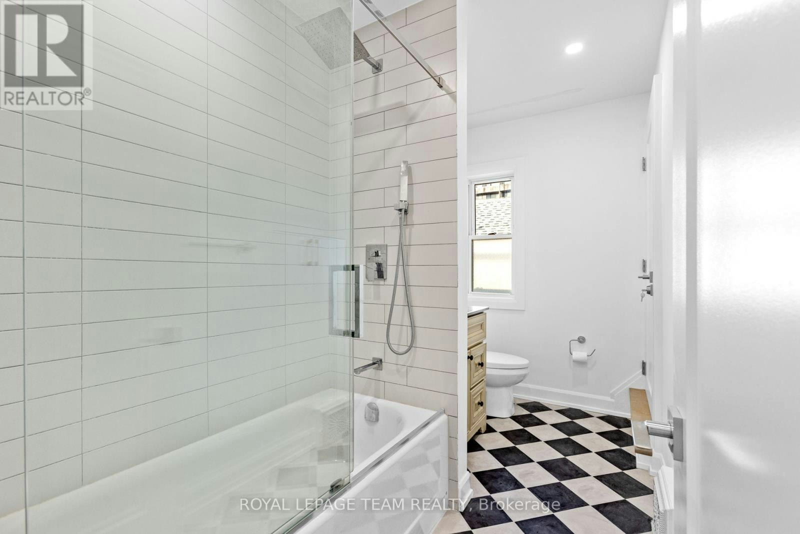 2-52 Lees Avenue, Ottawa, ON, K1S 0B9 - 12