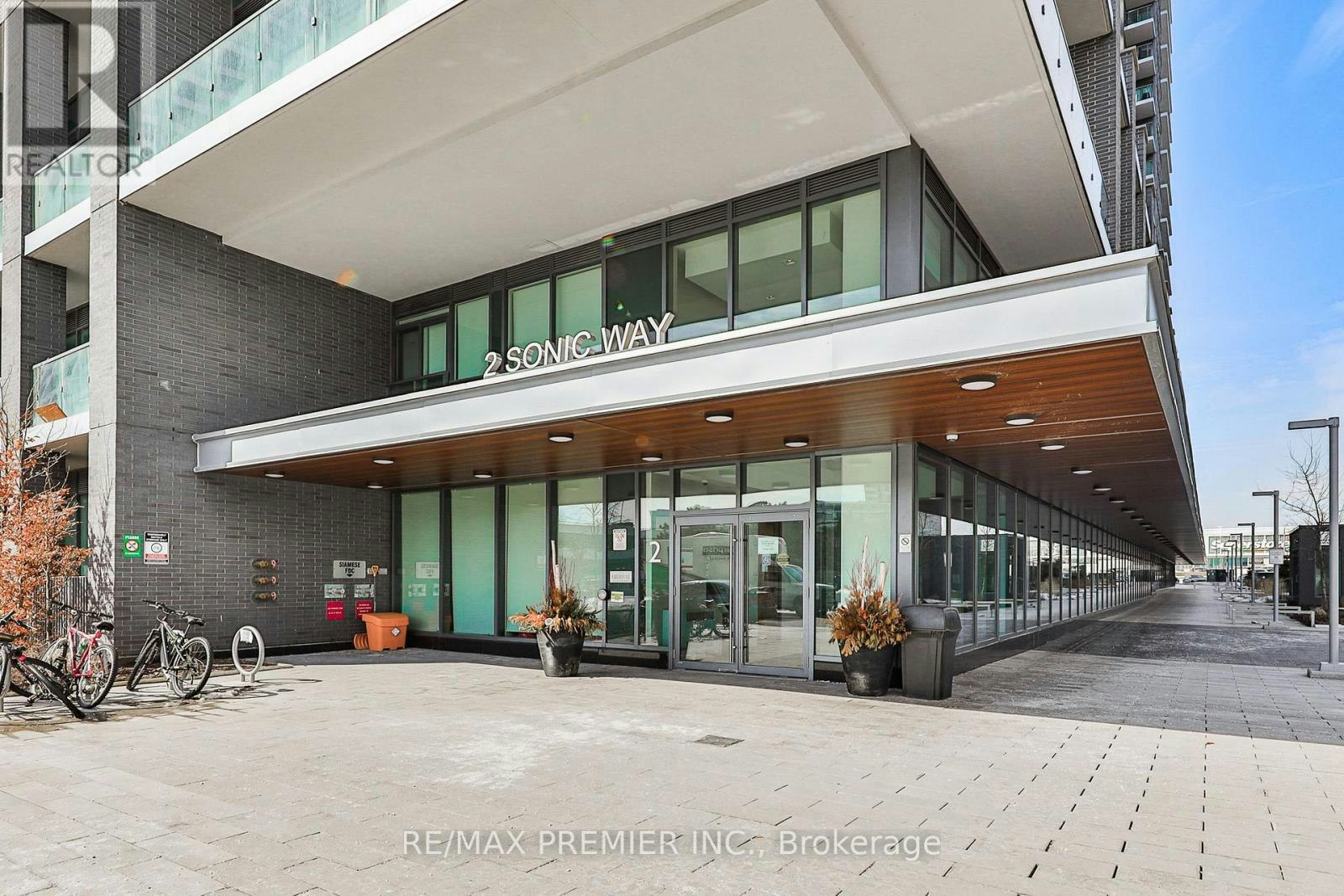 610-2 Sonic Way, Toronto, ON, M3C 0P2 - 3