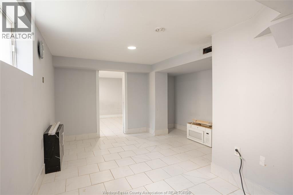354 Curry Avenue, Windsor, ON, N9B 2B7 - 15