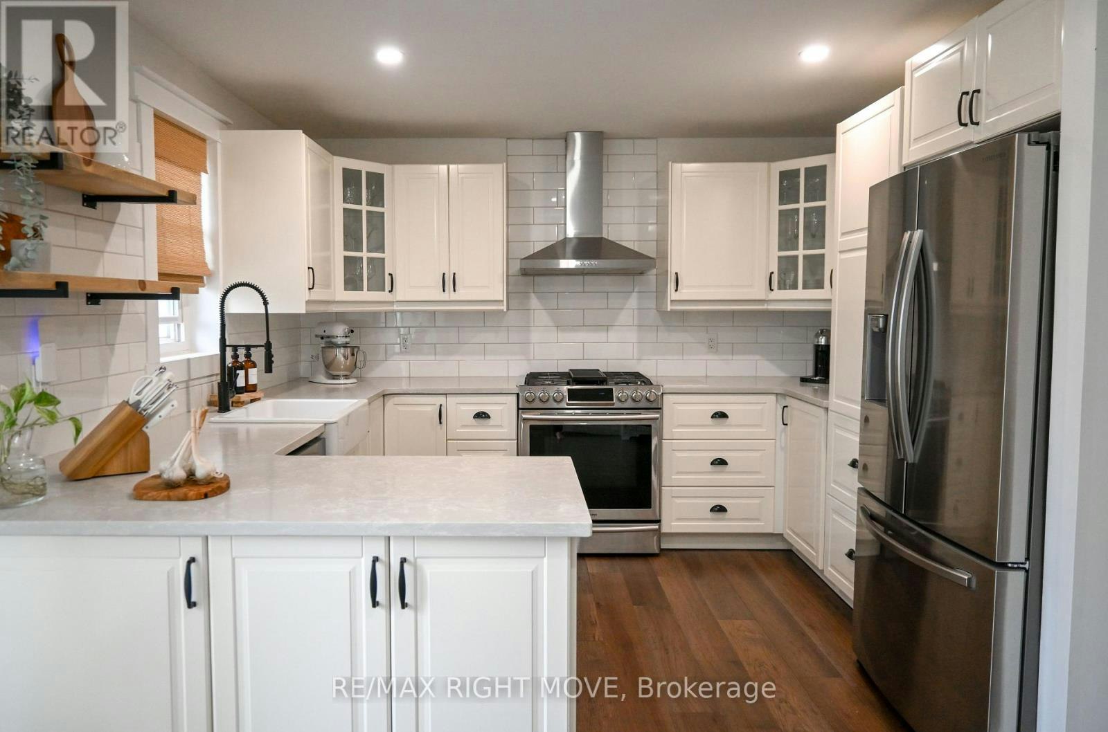 4287 Huronia Road, Severn, ON, L3V 0G6 - 9